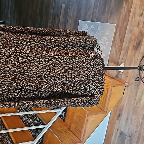 👚CHICO'S ABSTRACT PRINT TOP👚 - Picture 3 of 9